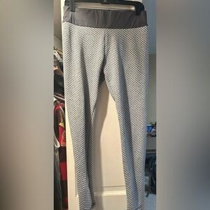 Textured Gray and White High-Waist Leggings SCRUNCH BUTT